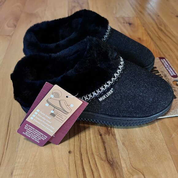 Muk Luks Black and Gray Women's Slippers Size 7/8/ Medium - Picture 1 of 6